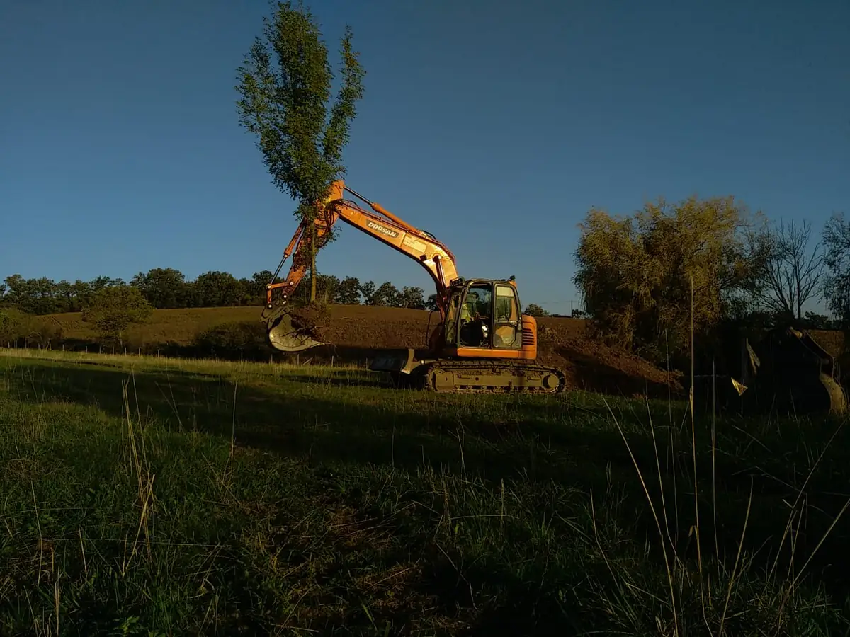 Pelle Case sur chantier agricole dans le Tarn
