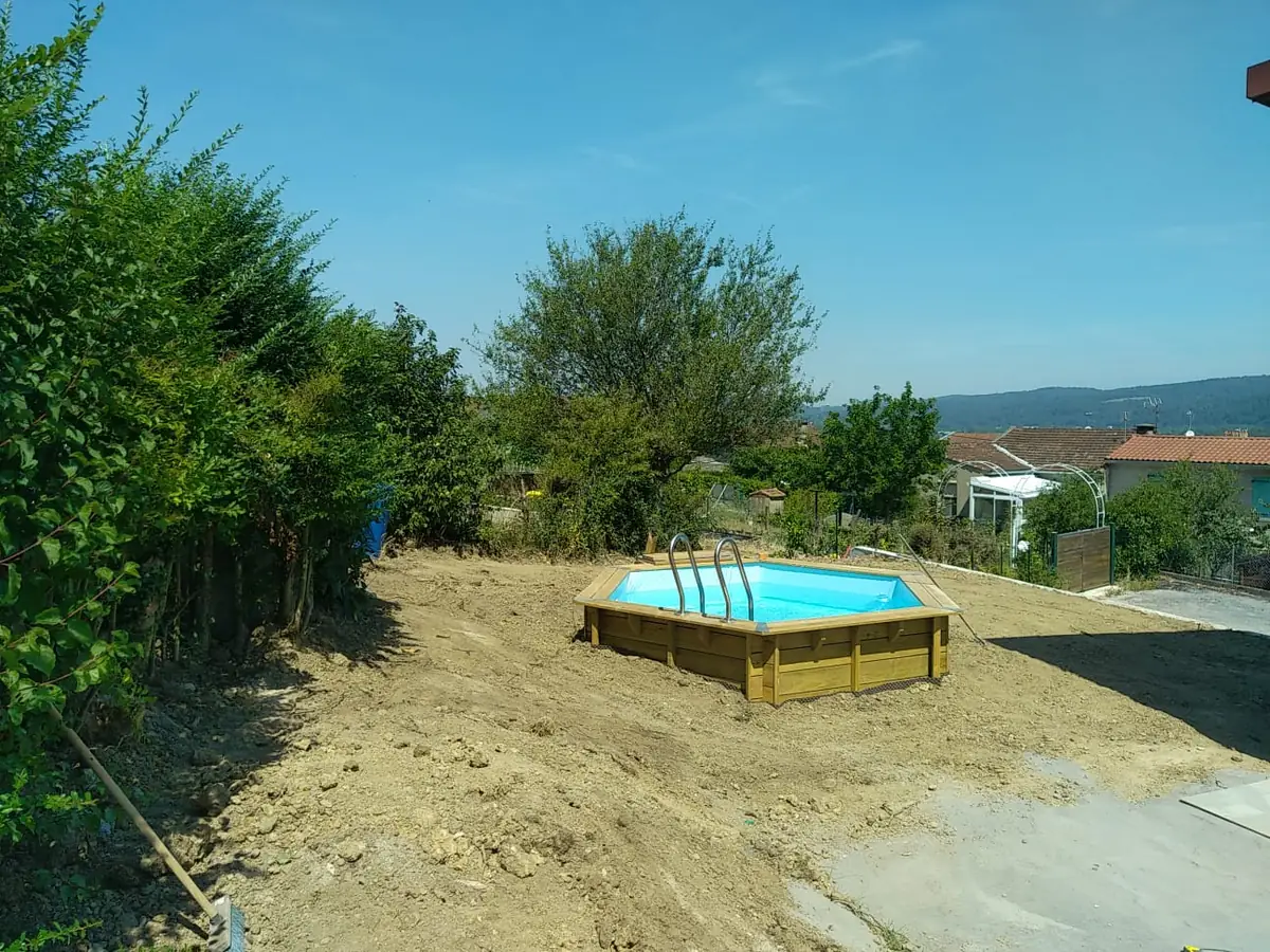 Terrain nivelé pour aménagement extérieur